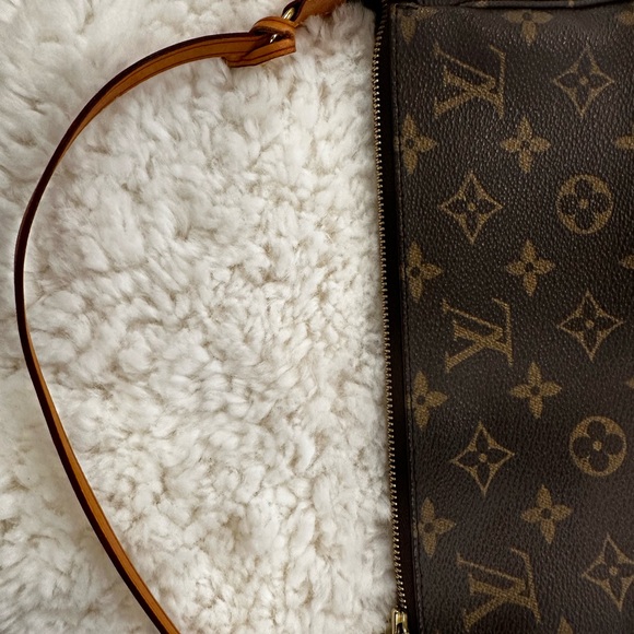 Louis Vuitton Pochette - Picture 10 of 15